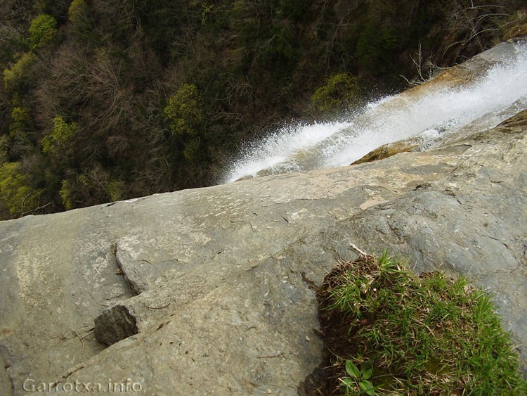 010 Inici de la caiguda